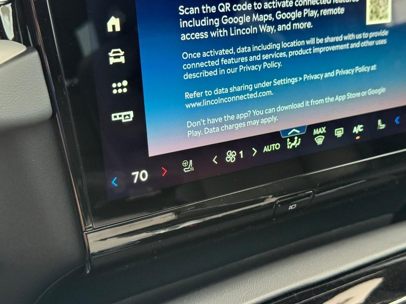 Lincoln Navigator L Vehicle Full-screen Gallery Image 25