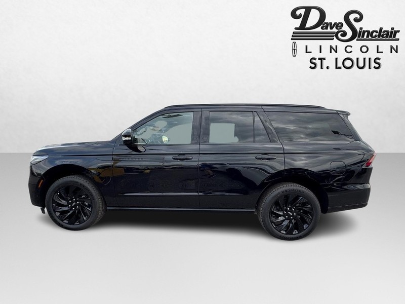 Lincoln Navigator Vehicle Full-screen Gallery Image 09