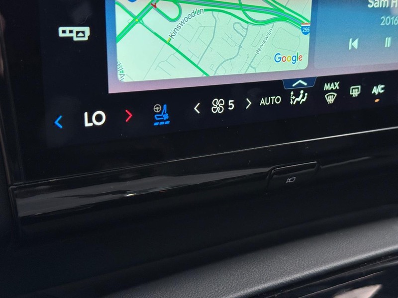 Lincoln Navigator Vehicle Full-screen Gallery Image 25