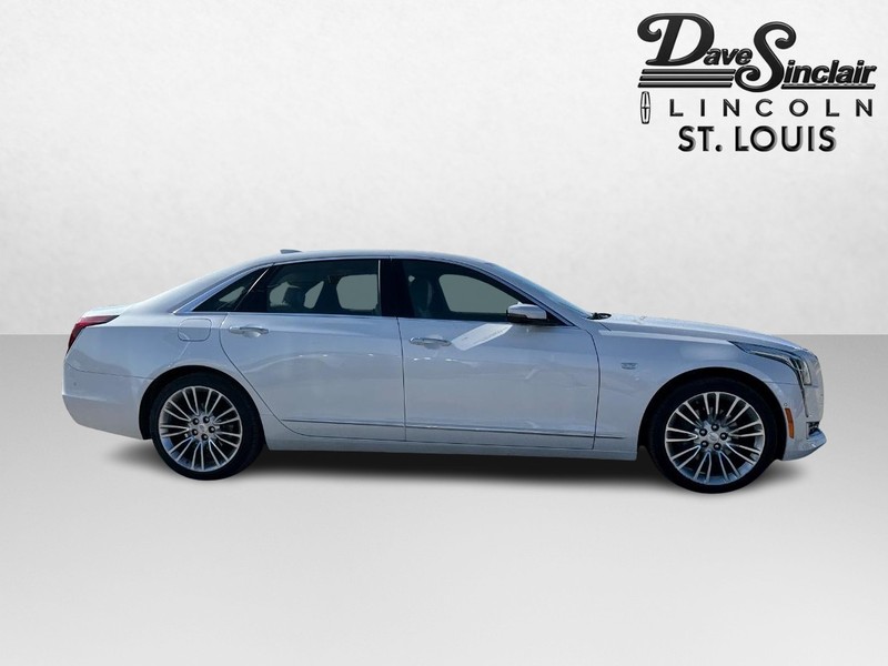 Cadillac CT6 Vehicle Full-screen Gallery Image 04