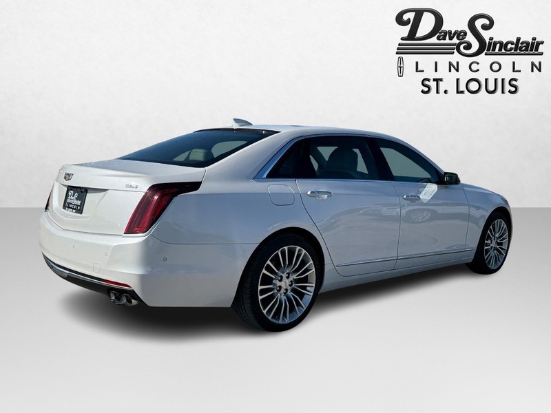 Cadillac CT6 Vehicle Full-screen Gallery Image 05