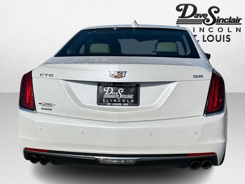 Cadillac CT6 Vehicle Full-screen Gallery Image 06