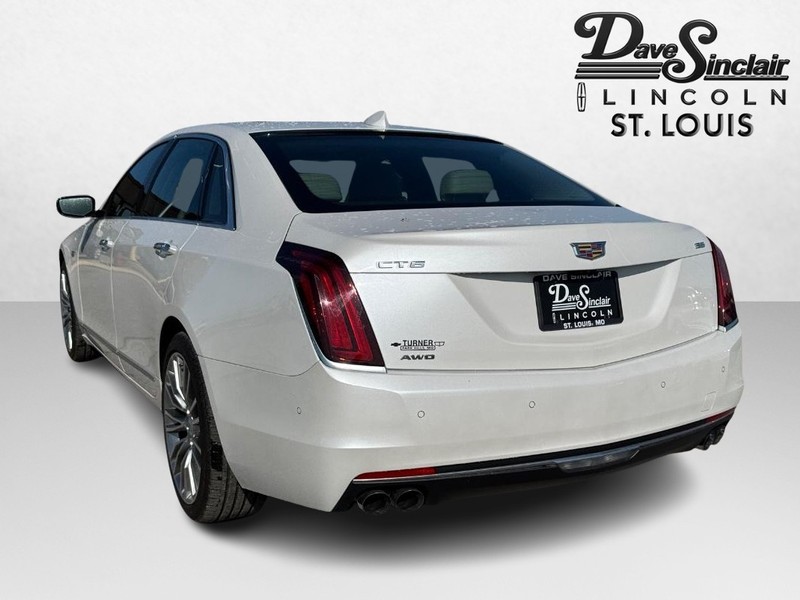 Cadillac CT6 Vehicle Full-screen Gallery Image 07