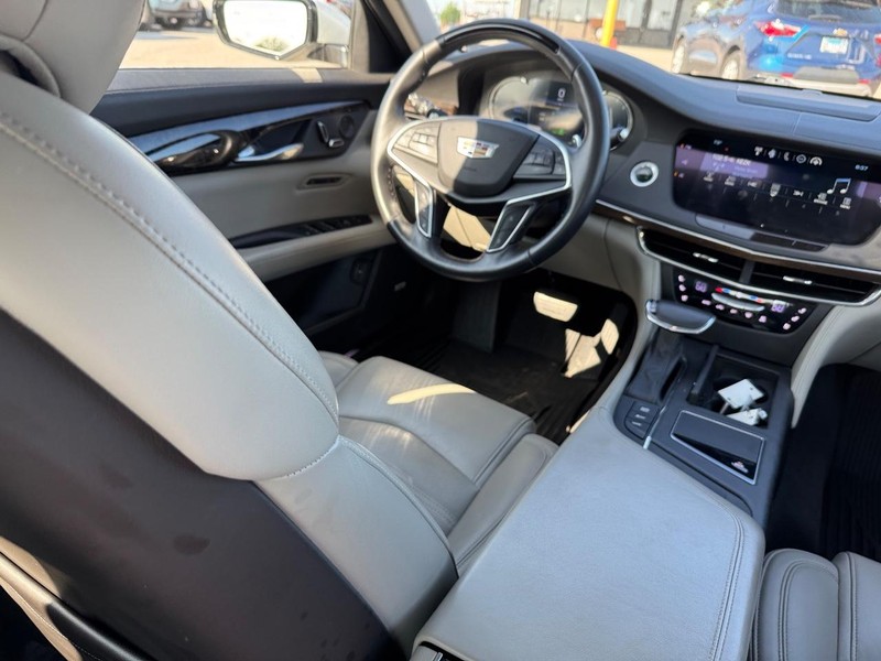 Cadillac CT6 Vehicle Full-screen Gallery Image 14