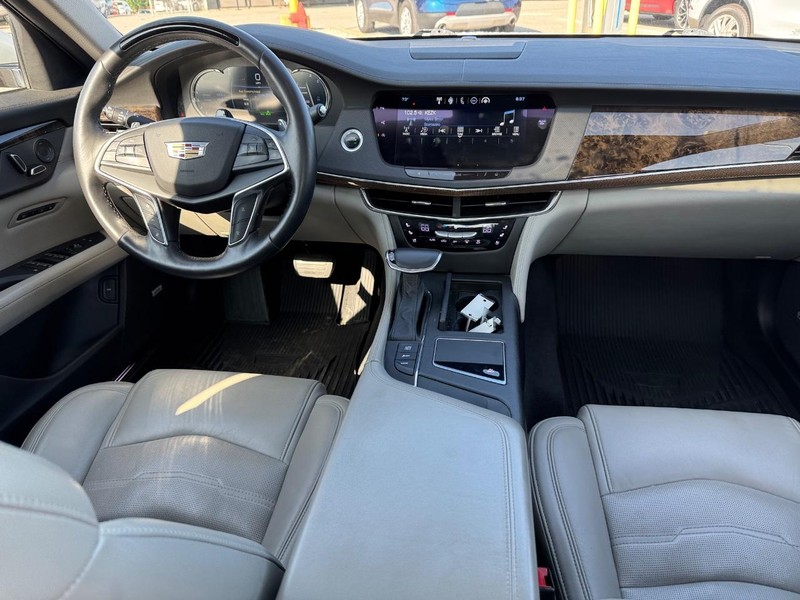 Cadillac CT6 Vehicle Full-screen Gallery Image 15