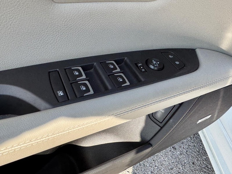 Cadillac CT6 Vehicle Full-screen Gallery Image 18