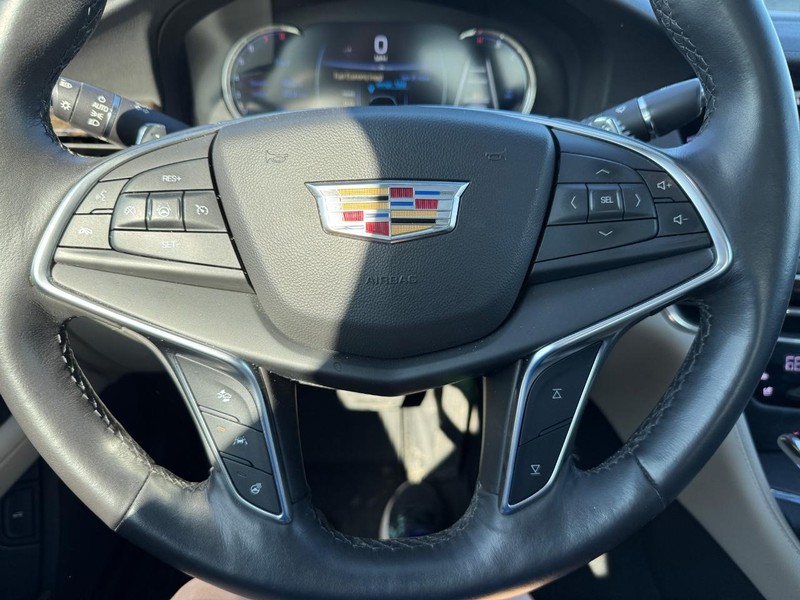 Cadillac CT6 Vehicle Full-screen Gallery Image 20