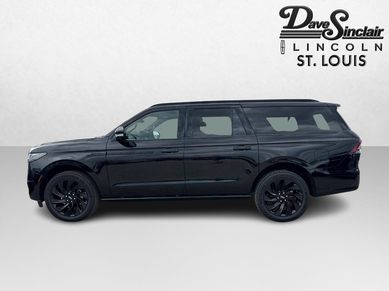Lincoln Navigator L Vehicle Full-screen Gallery Image 09