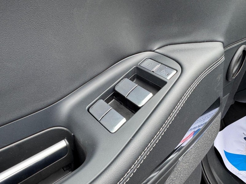 Lincoln Navigator L Vehicle Full-screen Gallery Image 21