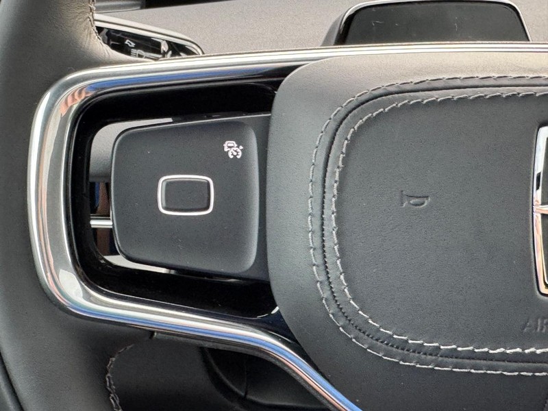 Lincoln Navigator L Vehicle Full-screen Gallery Image 23