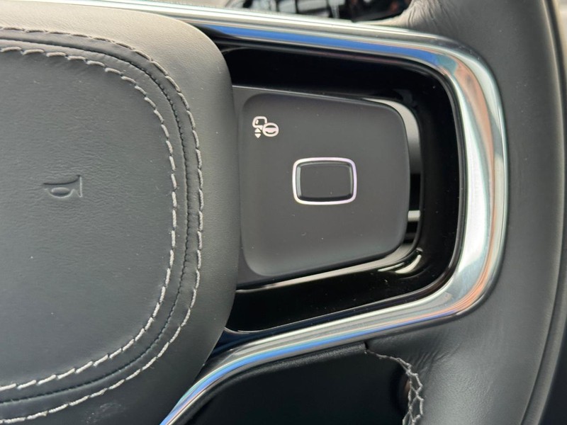 Lincoln Navigator L Vehicle Full-screen Gallery Image 24