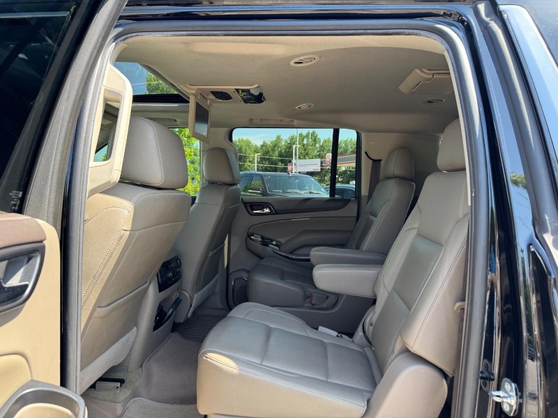 GMC Yukon XL Vehicle Full-screen Gallery Image 11