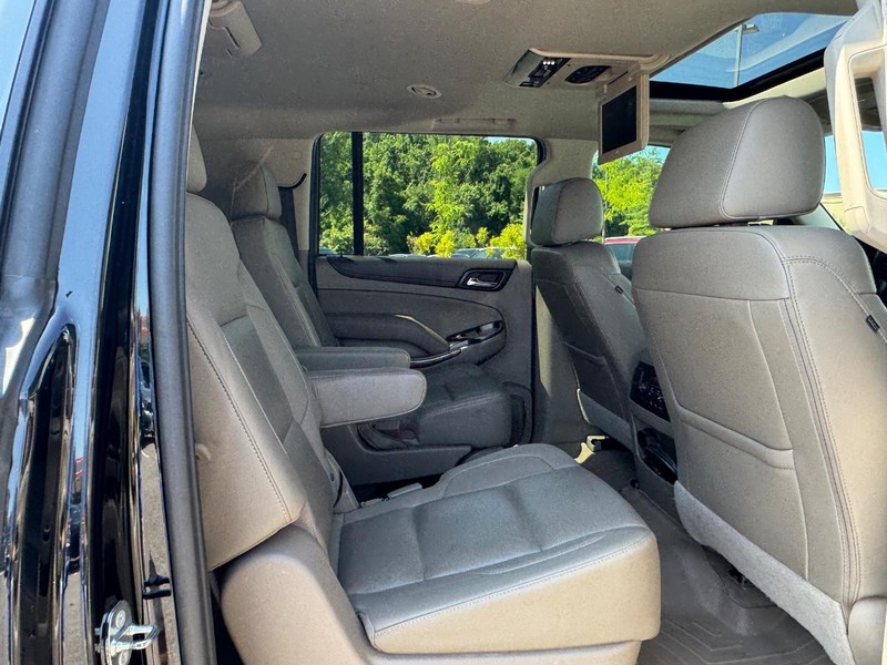 GMC Yukon XL Vehicle Full-screen Gallery Image 16