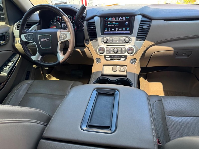 GMC Yukon XL Vehicle Full-screen Gallery Image 18