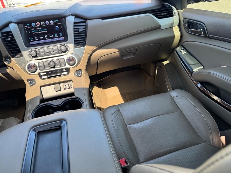 GMC Yukon XL Vehicle Full-screen Gallery Image 19