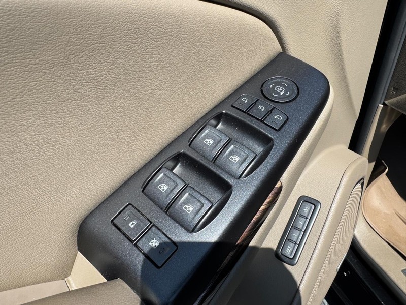 GMC Yukon XL Vehicle Full-screen Gallery Image 21