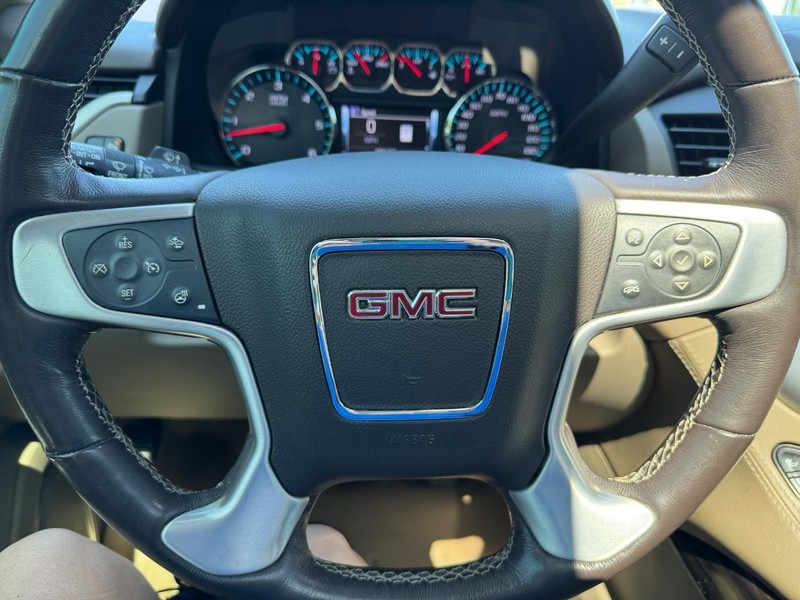 GMC Yukon XL Vehicle Full-screen Gallery Image 23