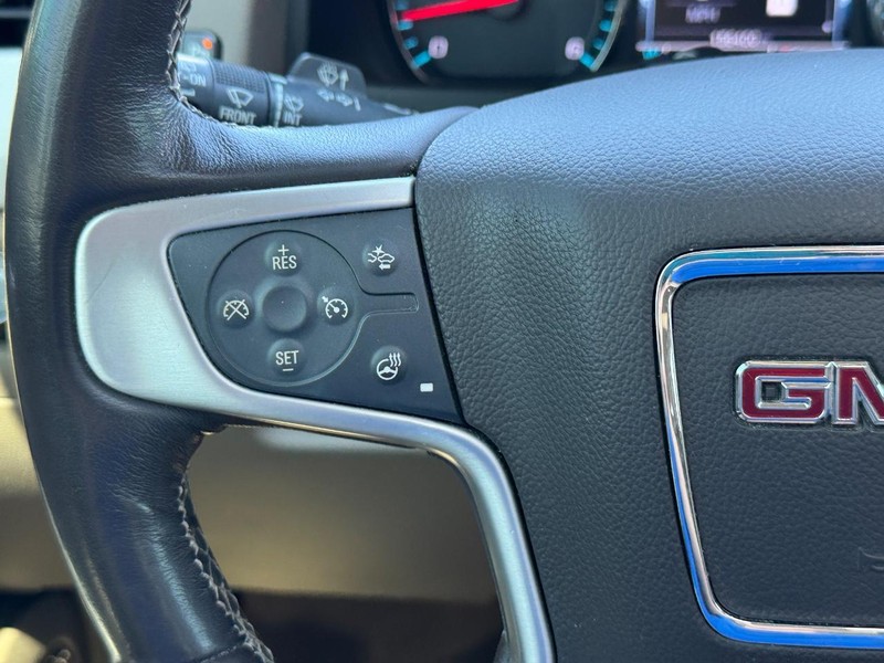 GMC Yukon XL Vehicle Full-screen Gallery Image 24