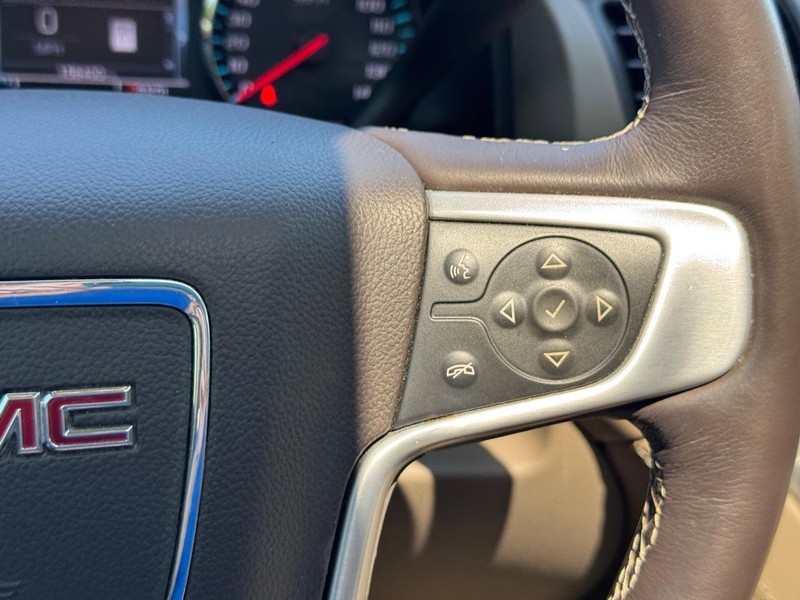 GMC Yukon XL Vehicle Full-screen Gallery Image 25