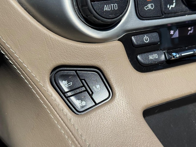 GMC Yukon XL Vehicle Full-screen Gallery Image 26