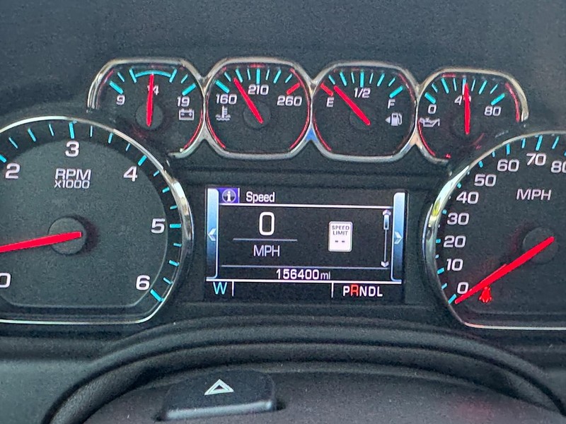 GMC Yukon XL Vehicle Full-screen Gallery Image 28