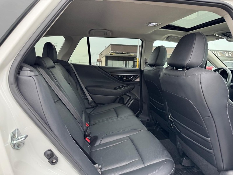Subaru Outback Vehicle Full-screen Gallery Image 13