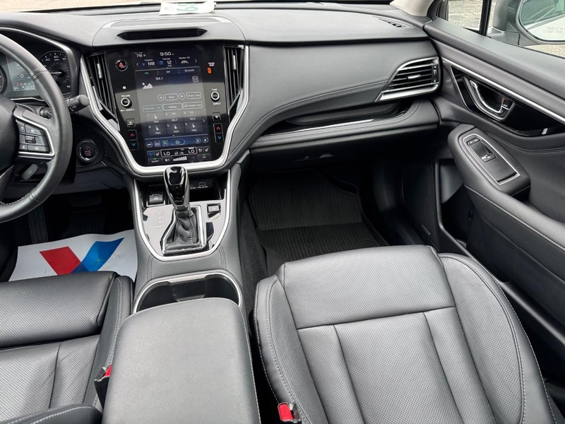 Subaru Outback Vehicle Full-screen Gallery Image 16