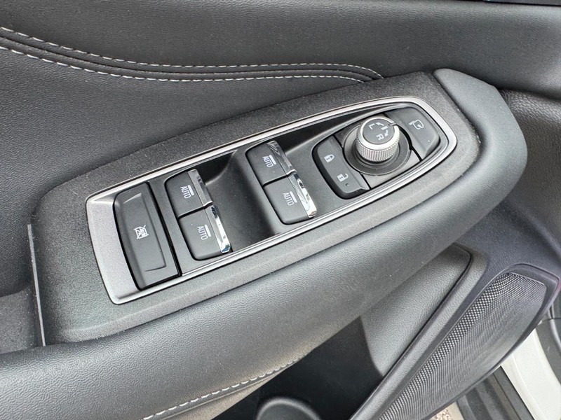 Subaru Outback Vehicle Full-screen Gallery Image 18