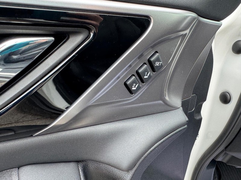 Subaru Outback Vehicle Full-screen Gallery Image 19