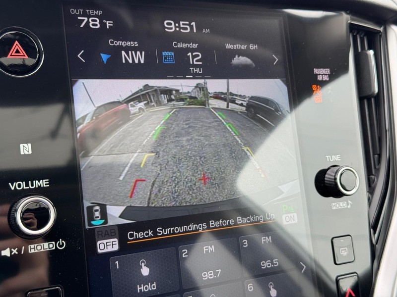 Subaru Outback Vehicle Full-screen Gallery Image 24