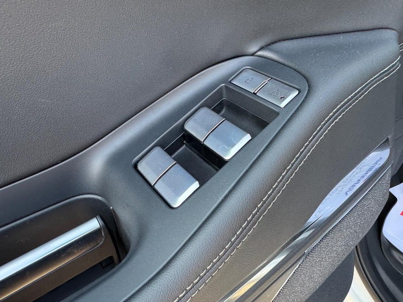 Lincoln Navigator Vehicle Full-screen Gallery Image 20