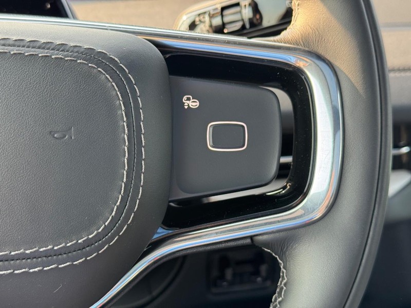 Lincoln Navigator Vehicle Full-screen Gallery Image 23