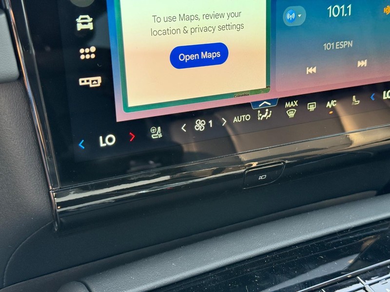 Lincoln Navigator Vehicle Full-screen Gallery Image 24