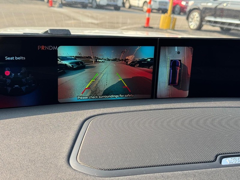 Lincoln Navigator Vehicle Full-screen Gallery Image 25