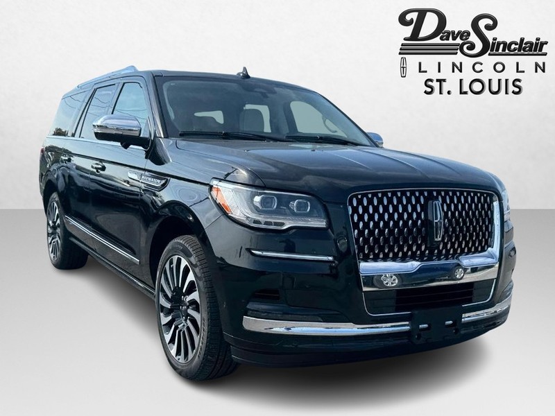 Lincoln Navigator L Vehicle Full-screen Gallery Image 03