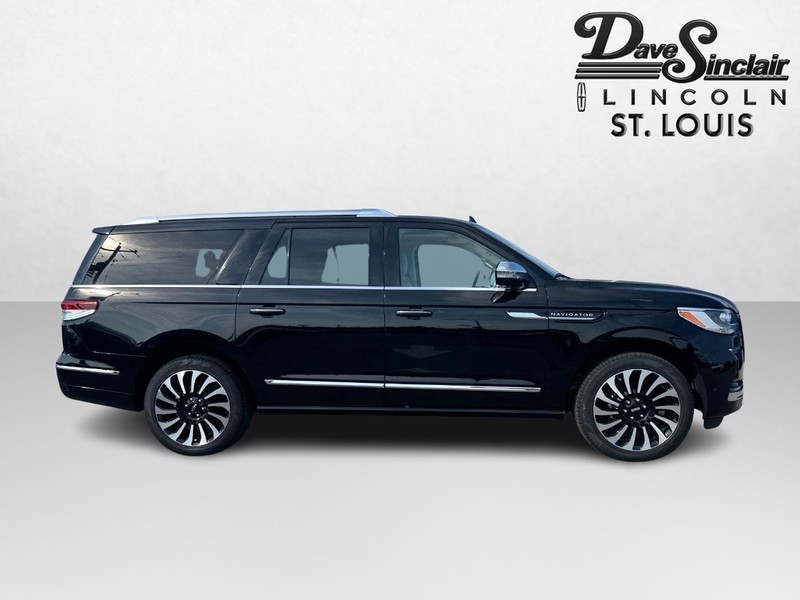 Lincoln Navigator L Vehicle Full-screen Gallery Image 04