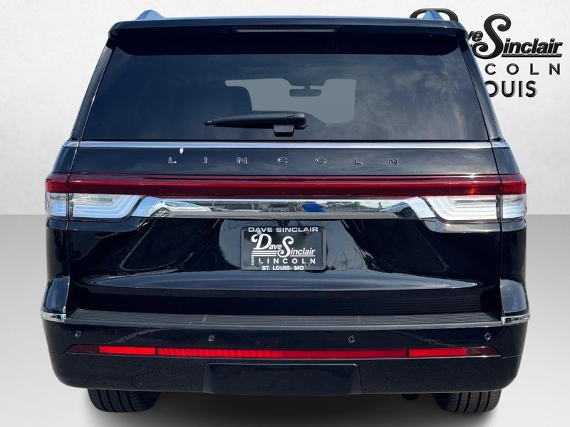 Lincoln Navigator L Vehicle Full-screen Gallery Image 06