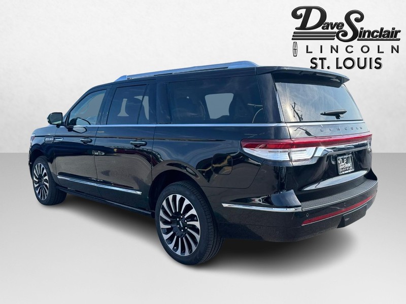 Lincoln Navigator L Vehicle Full-screen Gallery Image 07