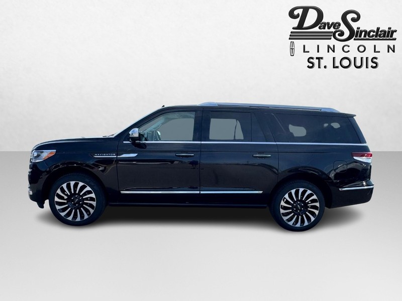 Lincoln Navigator L Vehicle Full-screen Gallery Image 09