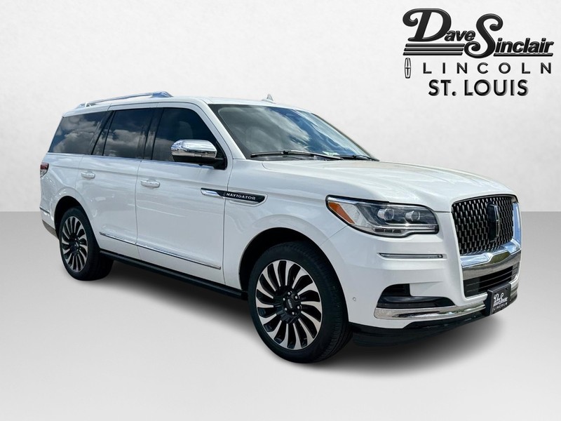 Lincoln Navigator Vehicle Full-screen Gallery Image 03