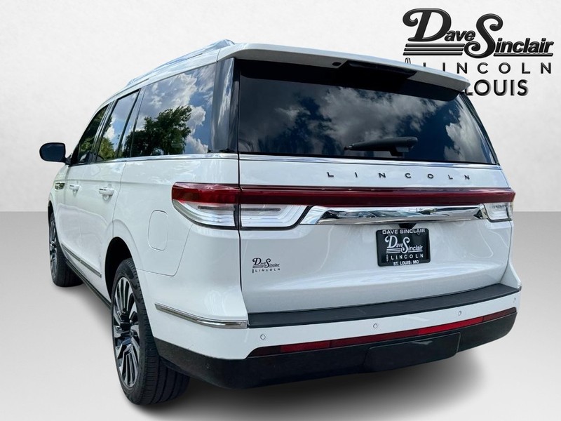 Lincoln Navigator Vehicle Full-screen Gallery Image 07