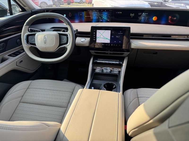 Lincoln Nautilus Vehicle Full-screen Gallery Image 14