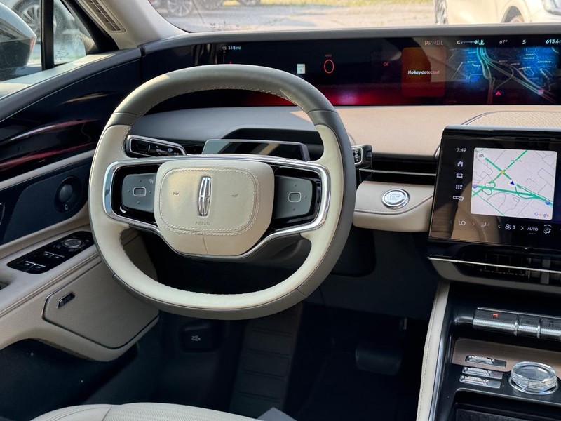 Lincoln Nautilus Vehicle Full-screen Gallery Image 15