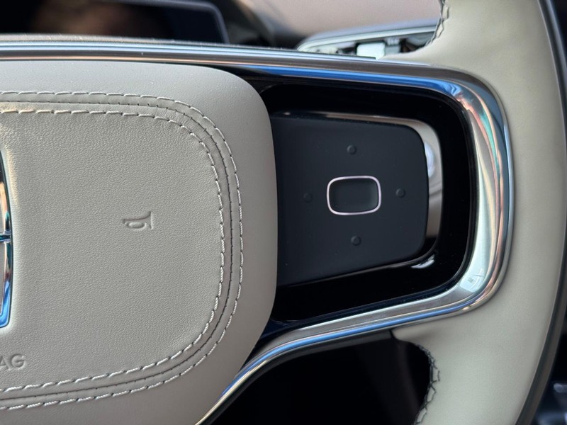 Lincoln Nautilus Vehicle Full-screen Gallery Image 23