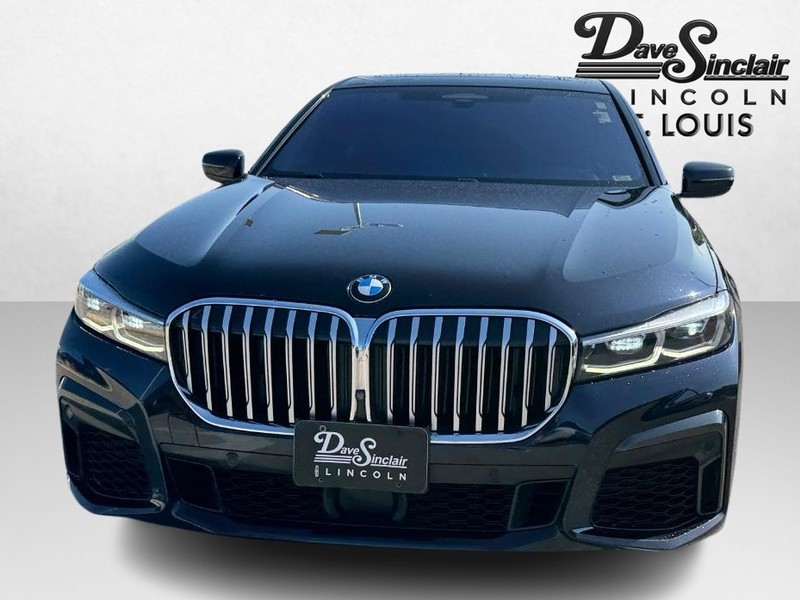BMW 7 Series Vehicle Full-screen Gallery Image 02