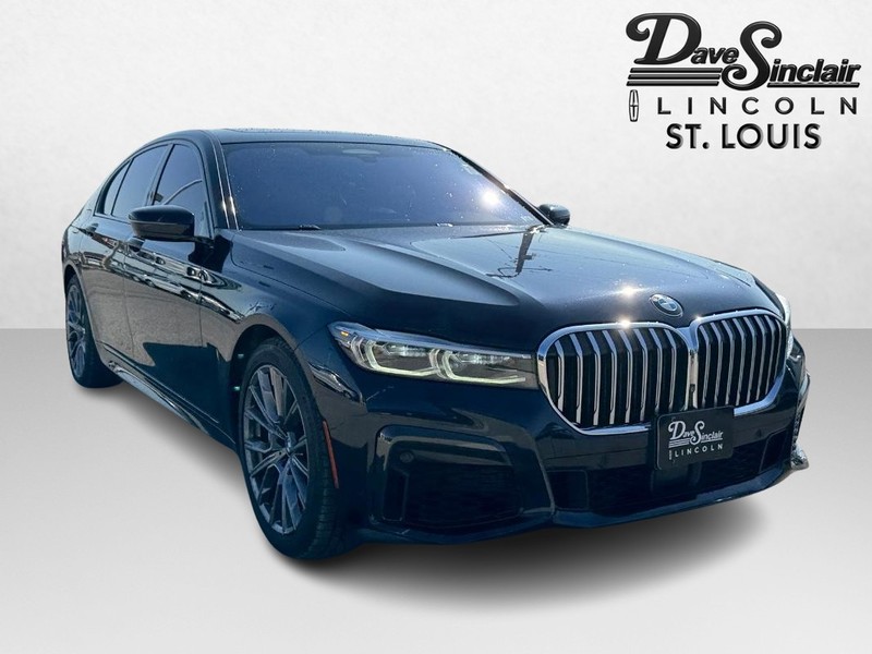 BMW 7 Series Vehicle Full-screen Gallery Image 03