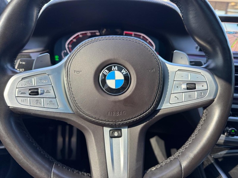 BMW 7 Series Vehicle Full-screen Gallery Image 21