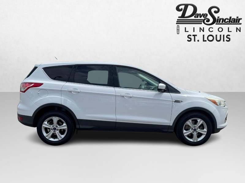 Ford Escape Vehicle Full-screen Gallery Image 04
