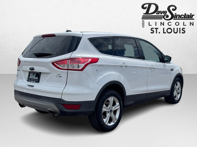 Ford Escape Vehicle Full-screen Gallery Image 05