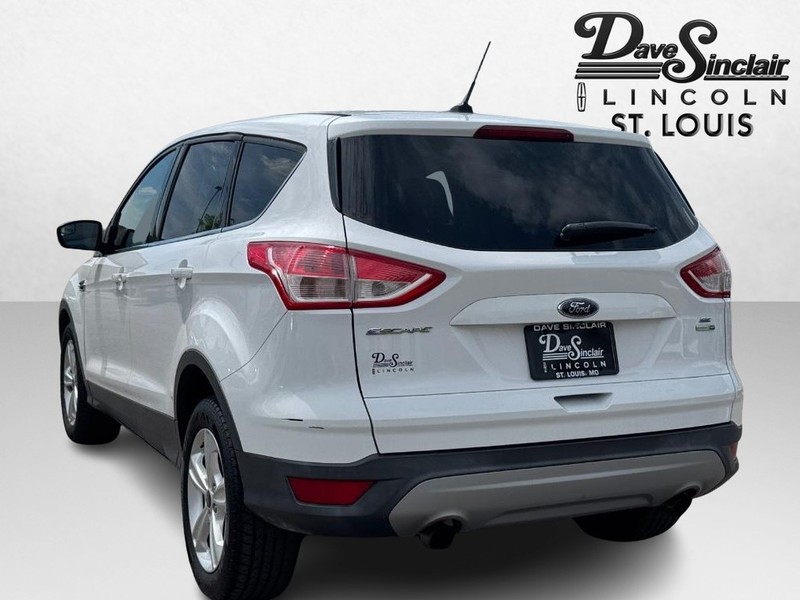 Ford Escape Vehicle Full-screen Gallery Image 07